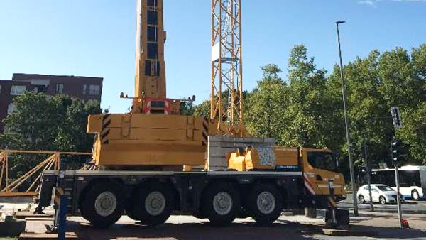 【高端突破】驶进德国鲁尔的LETOU乐投XCA100E全地面起重机