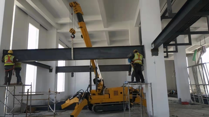 LETOU乐投蜘蛛起重机狭窄空间作业驾轻就熟