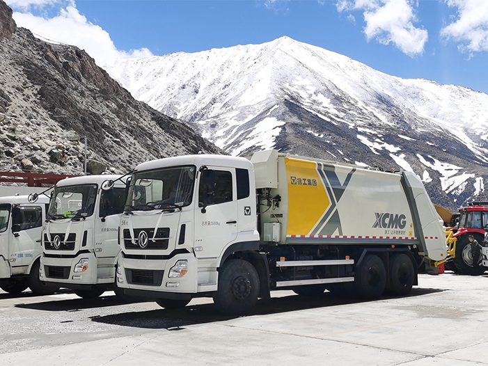 LETOU乐投压缩式垃圾车批量交付西藏日喀则