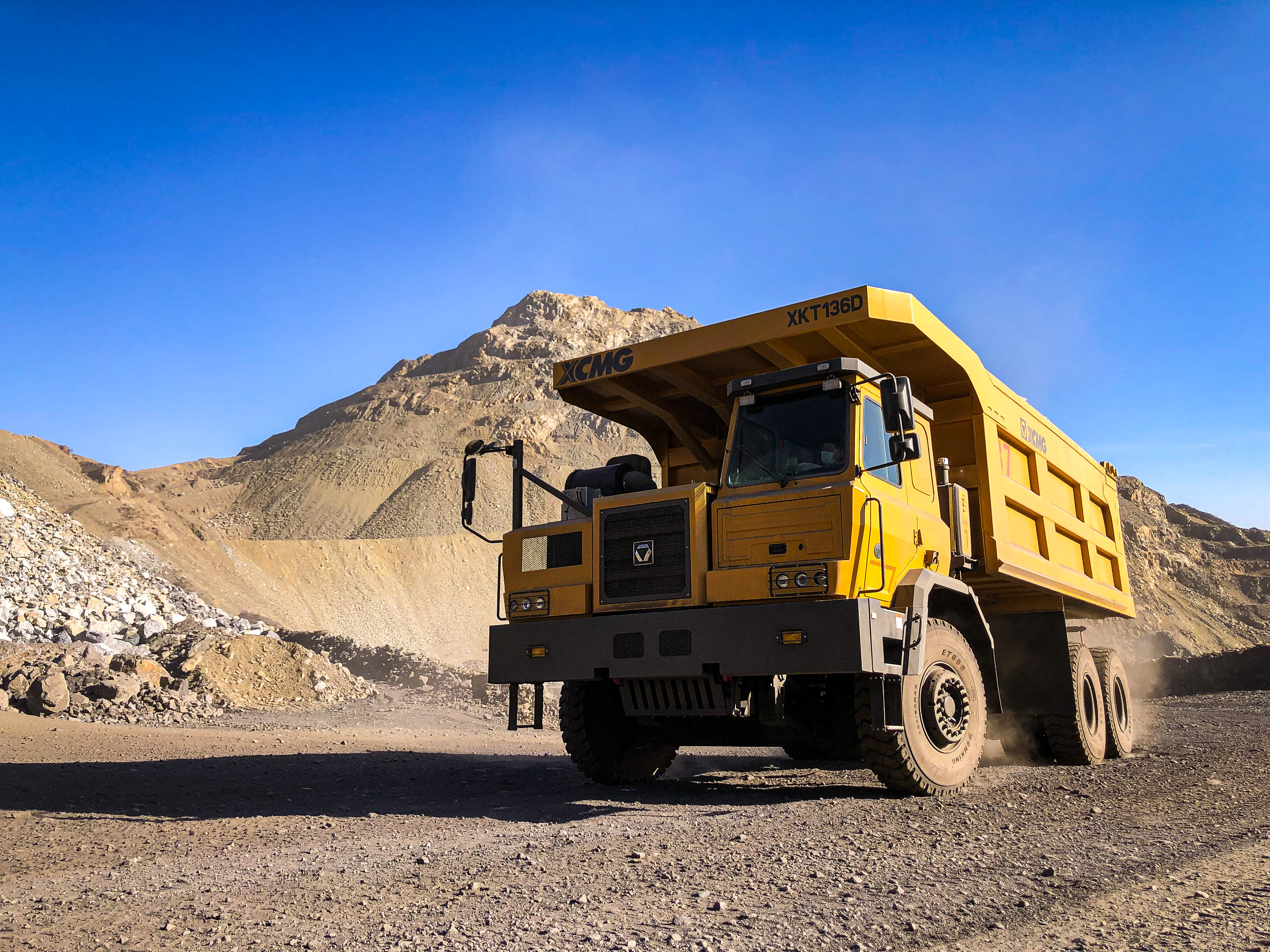 【新品下线】LETOU乐投XKT136D三桥宽体矿车正式下线！