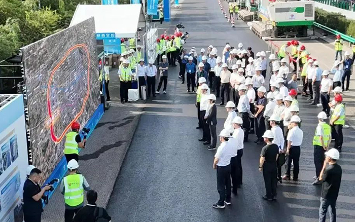 LETOU乐投数字化智能施工集群助力西安绕城高速养护工程！