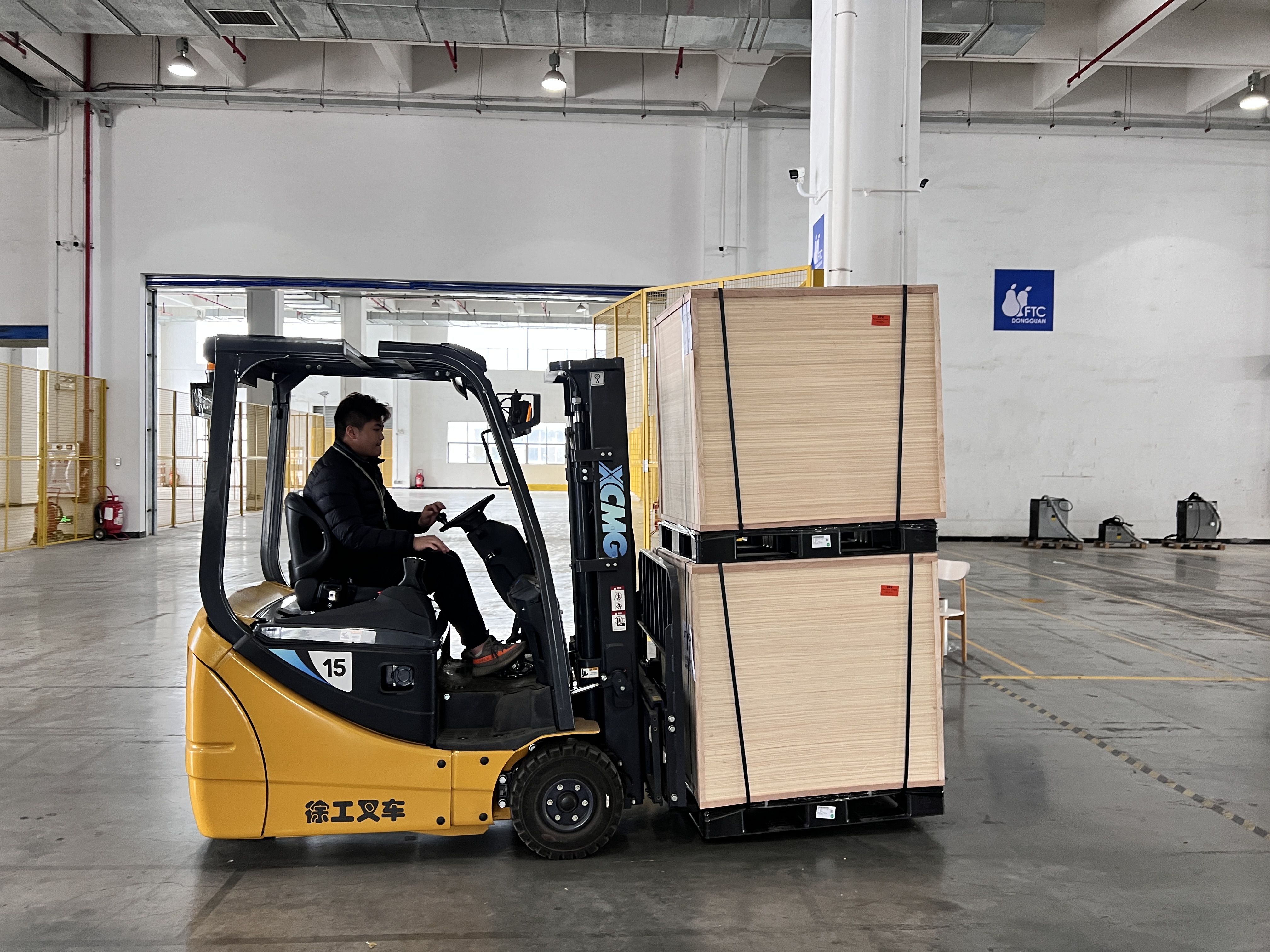 LETOU乐投三支点系列叉车助力物流仓储行业无邪搬运