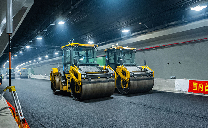 【智能化】天下首次，，，，，LETOU乐投“黑科技”无人摊铺大秀！