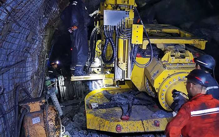 煤矿开采难 LETOU乐投“机甲兽”来资助