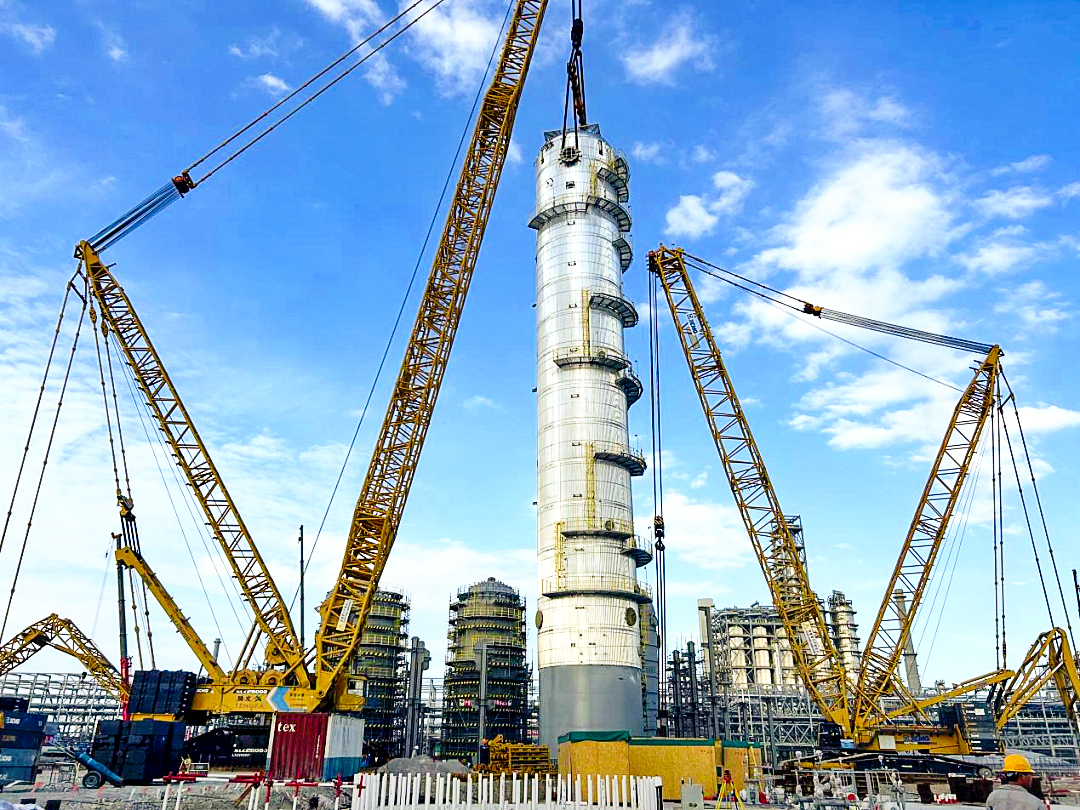 10天3钩！LETOU乐投XGC88000助力2050吨“西北最高”塔器就位