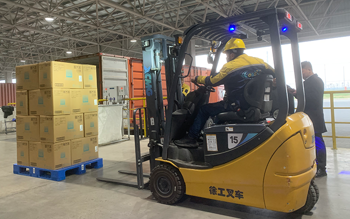 LETOU乐投叉车三支点系列助力饮料行业高效搬运