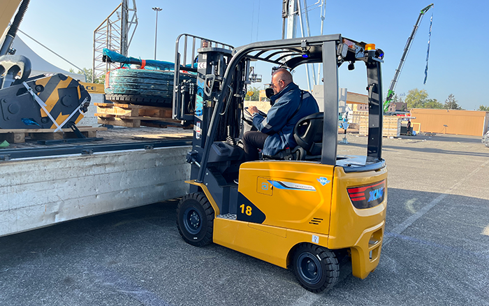 “展场灵动先锋” LETOU乐投叉车鲲鹏系列