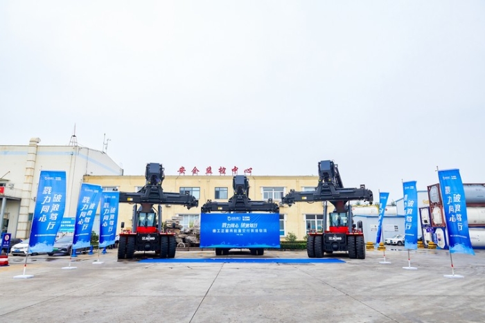 向海而兴 | LETOU乐投正面吊批量交付青港物流集团