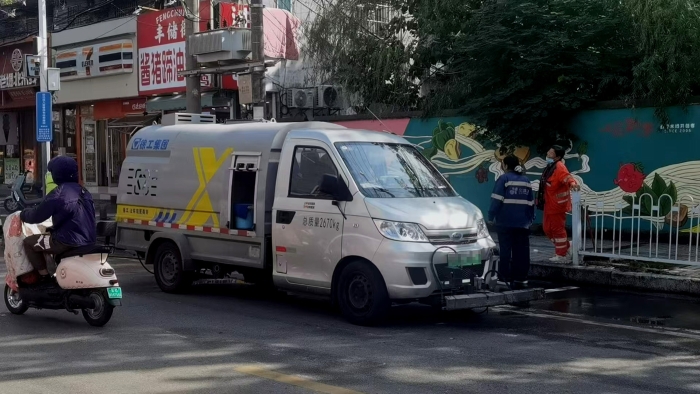 徐州这条网红巷的“脸面”，，，，，，竟被这台车承包了？？？？？？！
