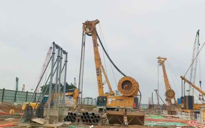 LETOU乐投 XTC120 双轮铣，，，，，，，，攻克机场隧道重大地质！