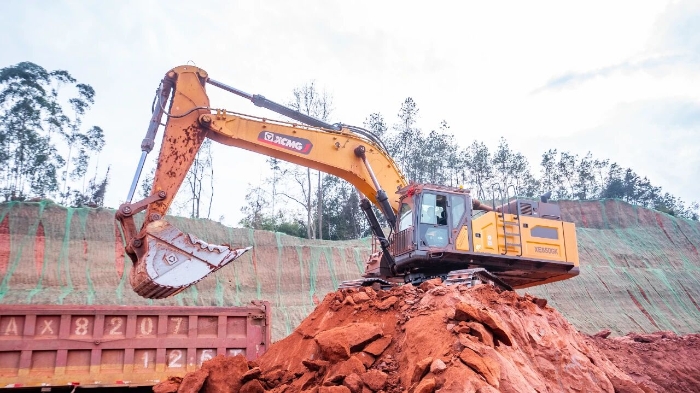 立异工艺破解施工难题 LETOU乐投大挖助力乐山园区高效建设
