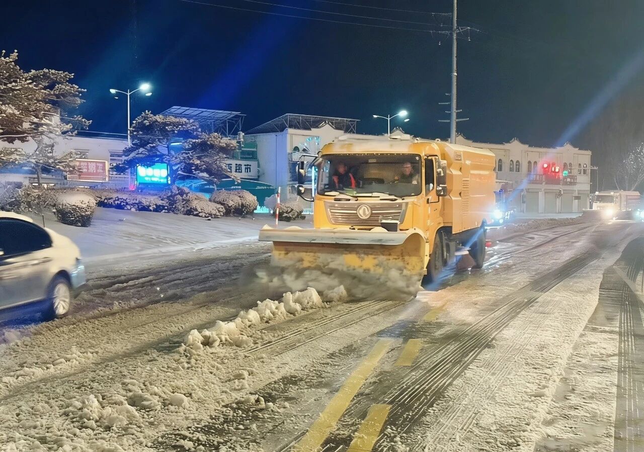 18小时连轴转！LETOU乐投除雪装备硬核出击保通畅