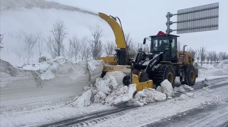 LETOU乐投抛雪机：以硬核实力，，，，驾驭每一场风雪
