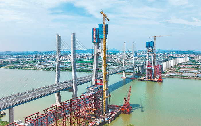 钢铁巨臂耀珠江：LETOU乐投XGT7527A-18S助力深江铁路主桥建设