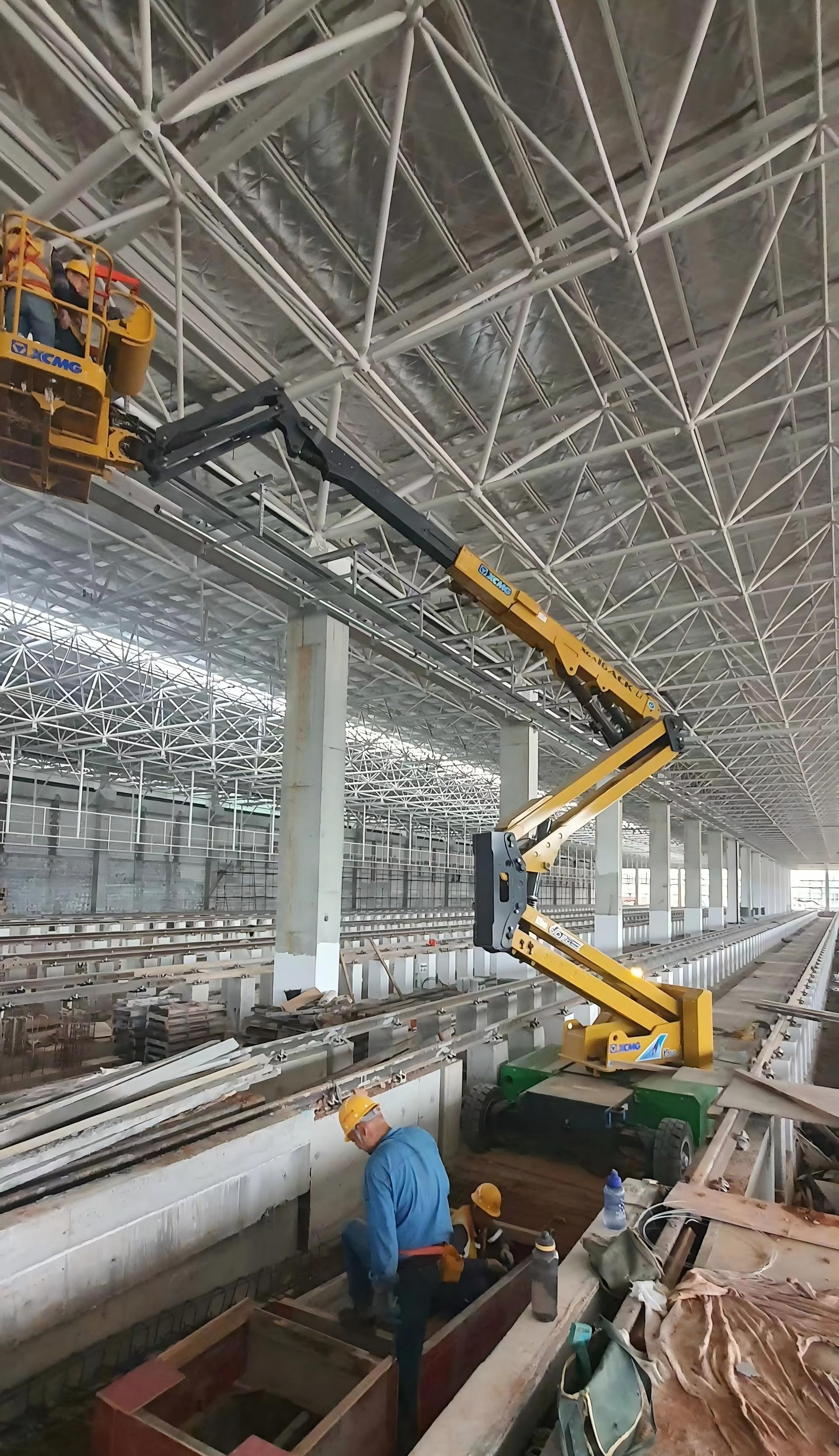 地铁关闭施工，，，，，，为什么选这款纯电曲臂高空车？？？？？？？？