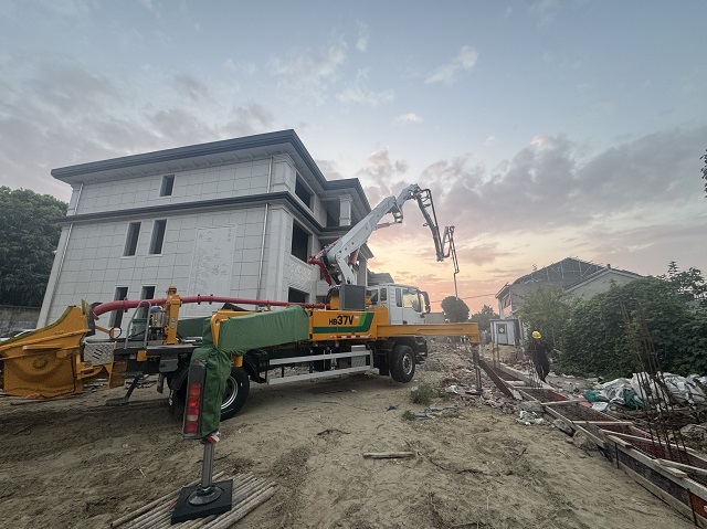 墟落振兴！LETOU乐投HB37V泵车助力泰州高港新农村自建房建设