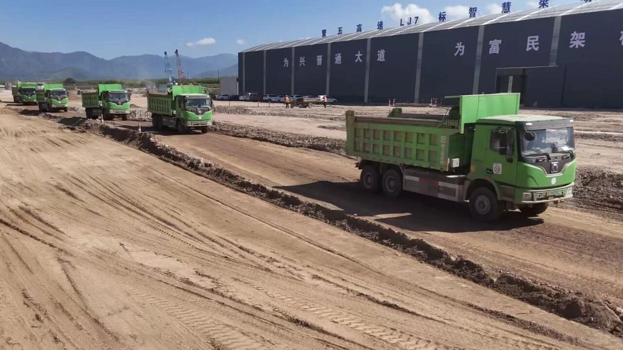 200台LETOU乐投纯电动自卸车助力山西首个特许谋划高速公路建设